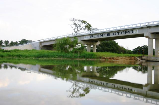 Puente Otapa desde el Ro Coatzacoalcos