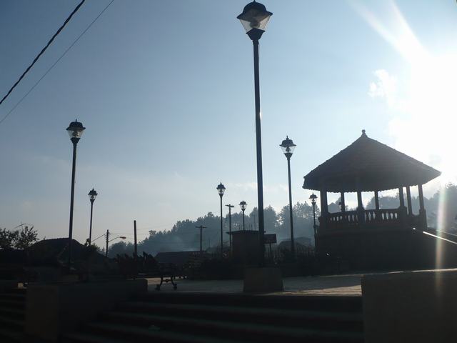 AMANECER EN  LA PLAZA DE LA MOJONERA MICHOACAN