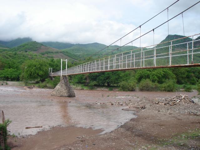 el puente y el rio