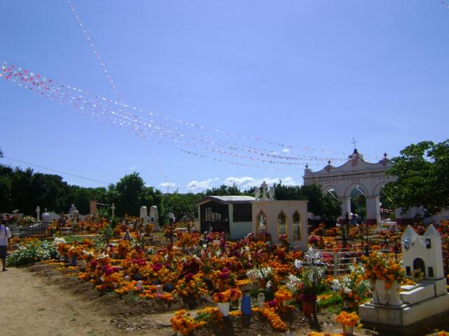 PANTEON EN DIA DE MUERTOS