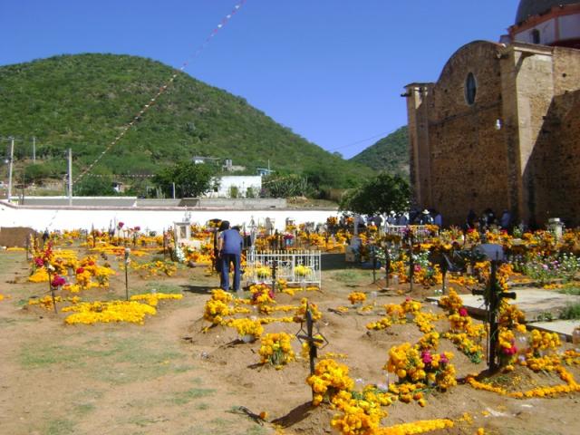 PANTEON EN DIA DE MUERTOS