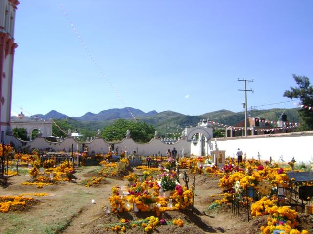 PANTEON EN DIA DE MUERTOS