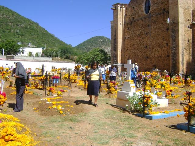 PANTEON EN DIA DE MUERTOS