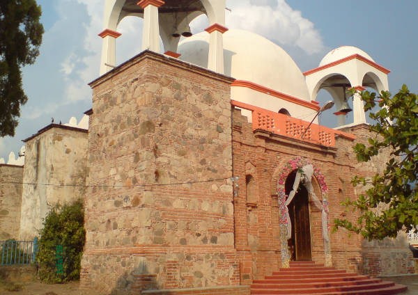 Iglesia frente izq.