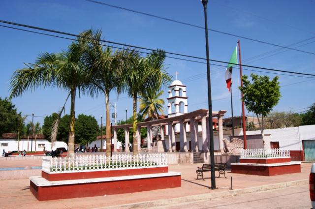 plaza de paso de tierra caliente