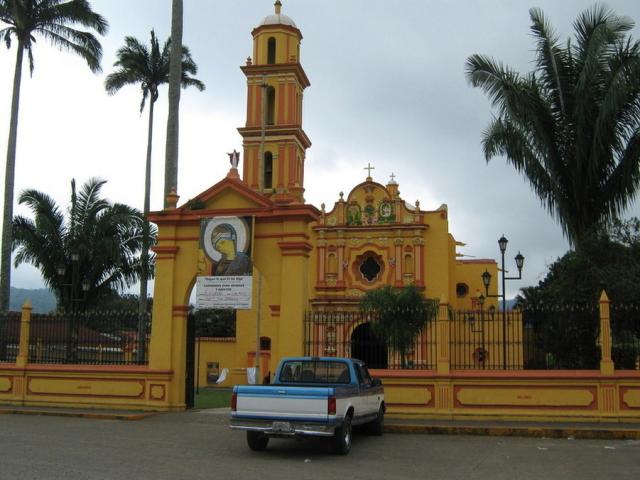 Iglesia con sus colores nuevos