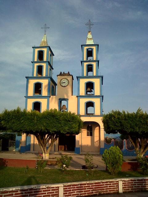 IGLESIA Y PLAZA DE QUIMICHIS NAYARIT