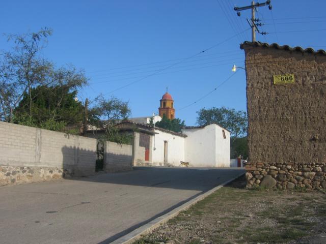 Iglesia San francisco Huapanapan a lo lejos