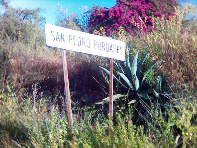 letrero en la entrada del pueblo