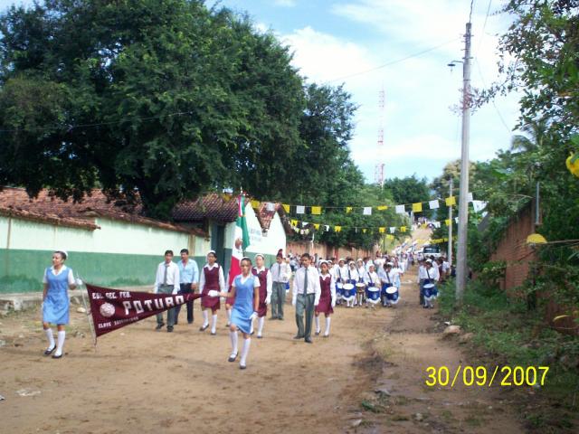 alumnos de la secundaria de poturo