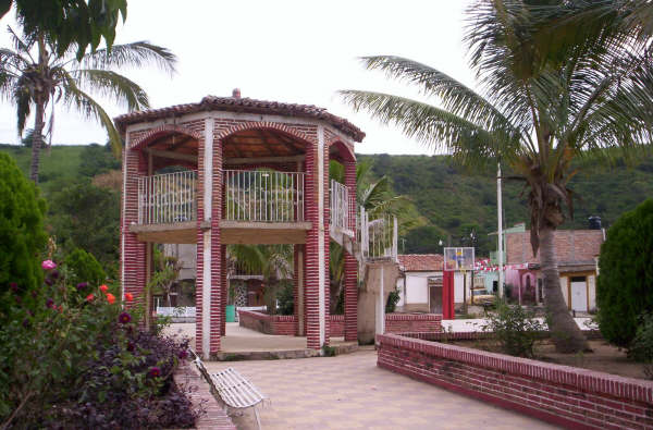 LA PLAZA