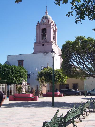 Urireo - Plaza Principal y Parroquia