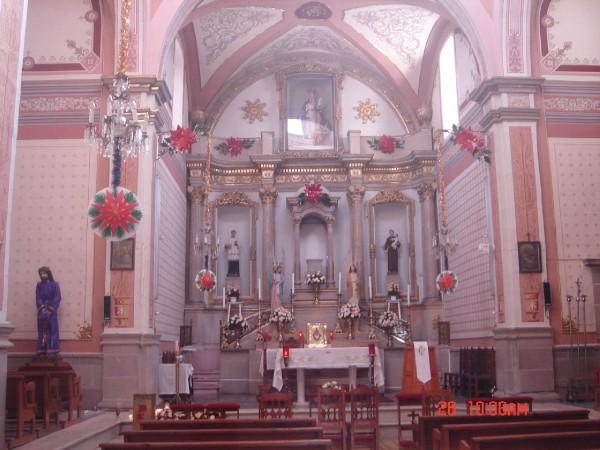 Urireo - Altar mayor de la parroquia