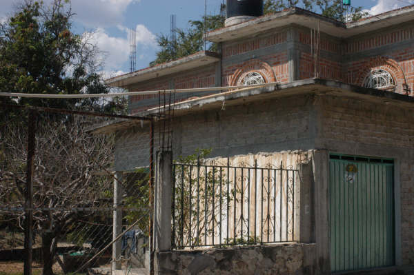 CASA DE MARTHA CASTENANOS Y FAMILIA EN EL BARRIO D