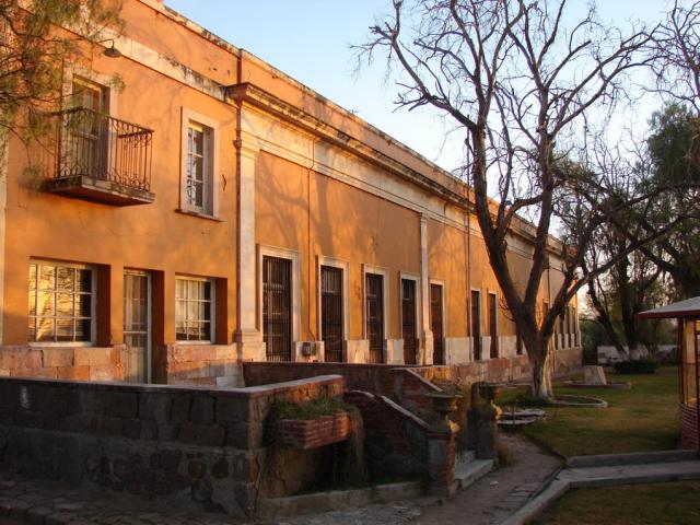 costado del centro cultural (antes casa grande)