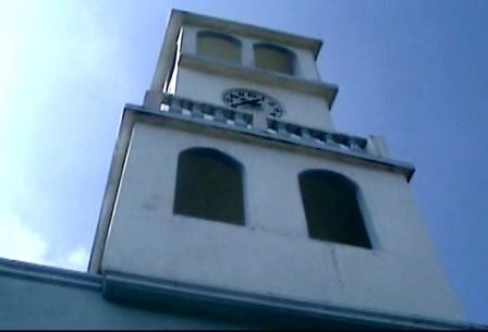 RELOJ DE IGLESIA DESDE PARTE INFERIOR