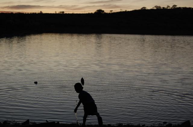 presa atardecer