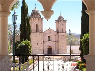 iglesia san mihuel vista desde el kiosco