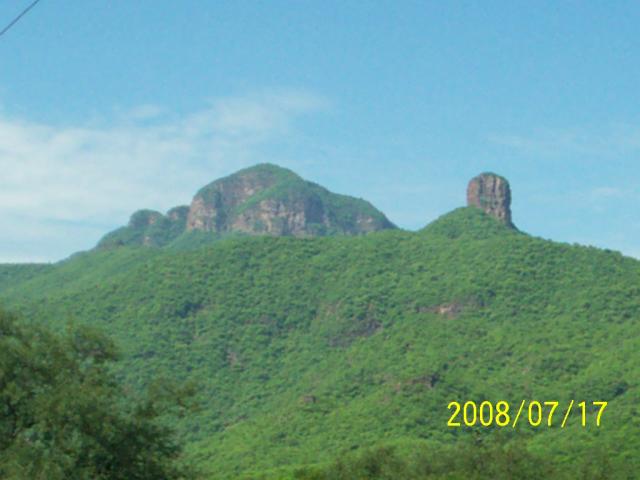 LOS CERROS SIMBOLO:LA VIEJA Y EL VIEJO