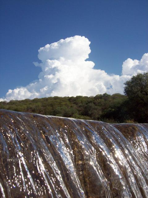 Cascada del bado puente del rio de movas