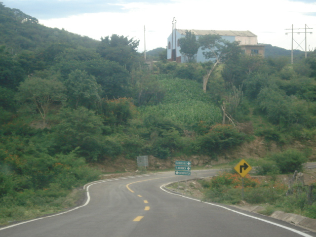 carretera llegando a huehue