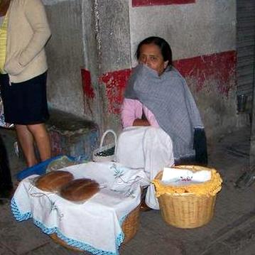 vendiendo cemitas en urireo