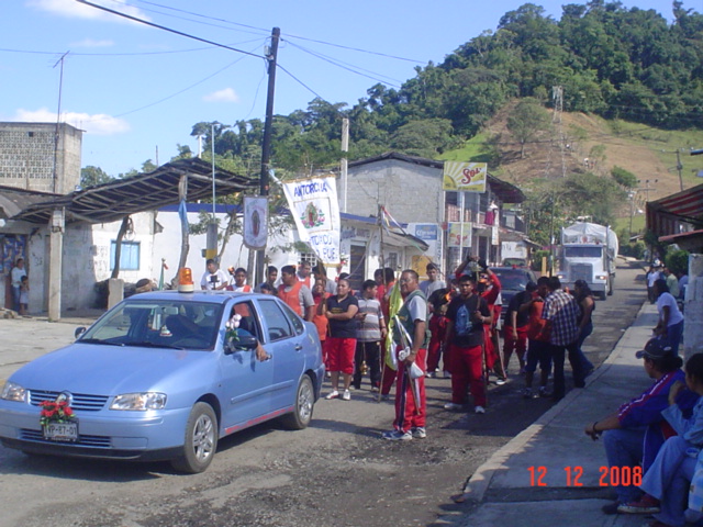 PROCESION A LA IGLESIA