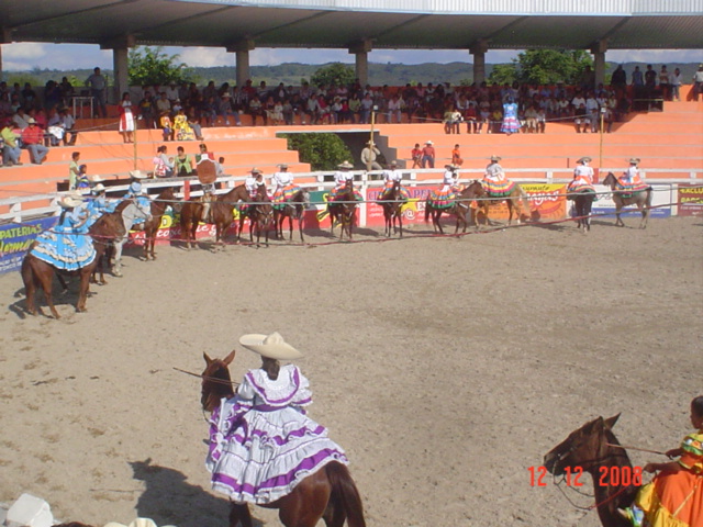 NUESTRO LIENZO CHARRO